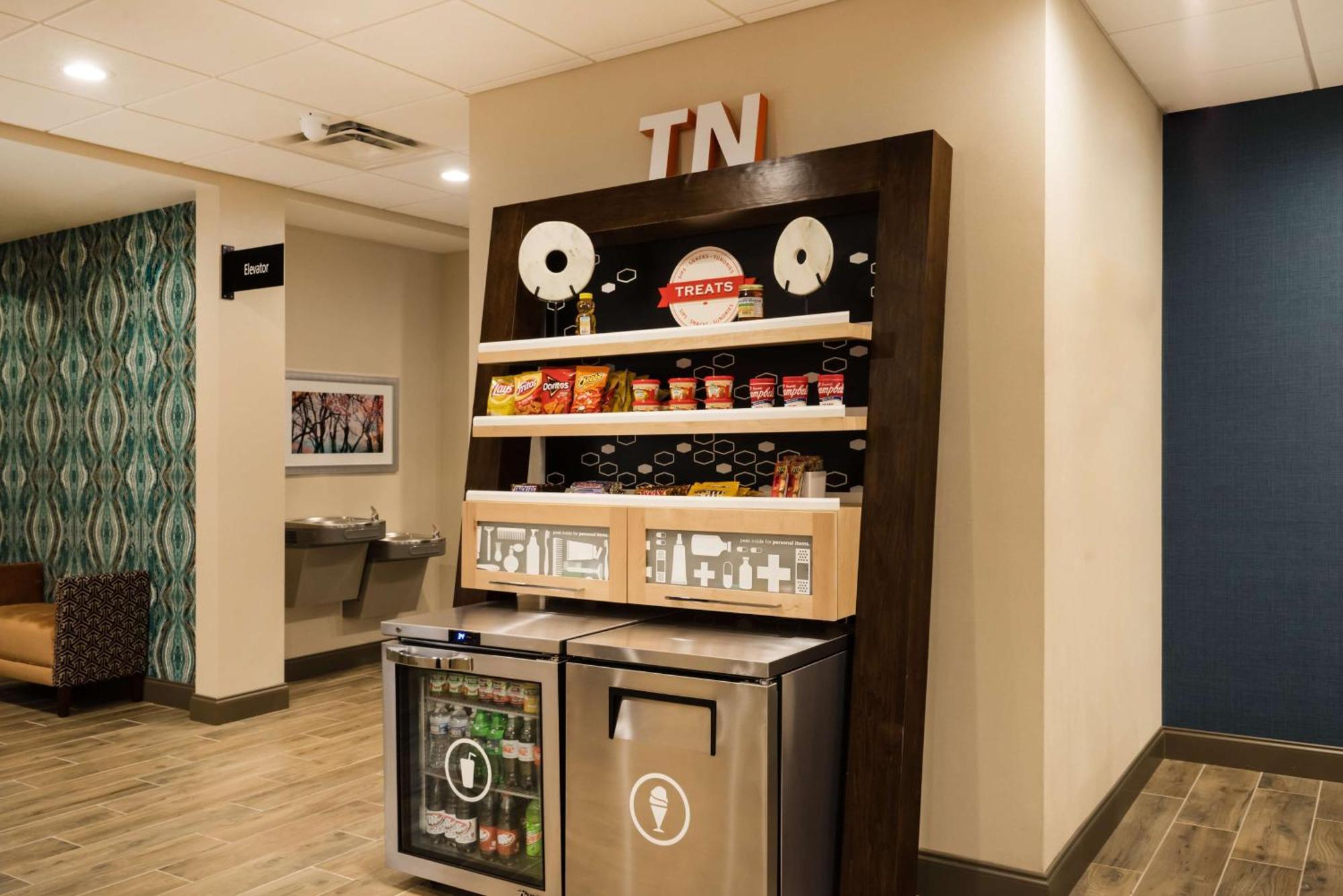 Hampton Inn ניופורט מראה חיצוני תמונה