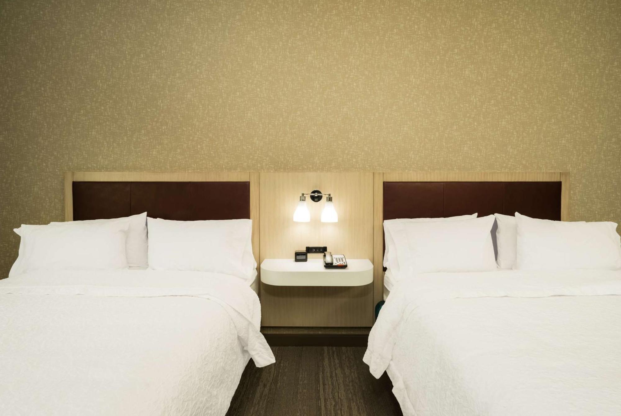 Hampton Inn ניופורט מראה חיצוני תמונה