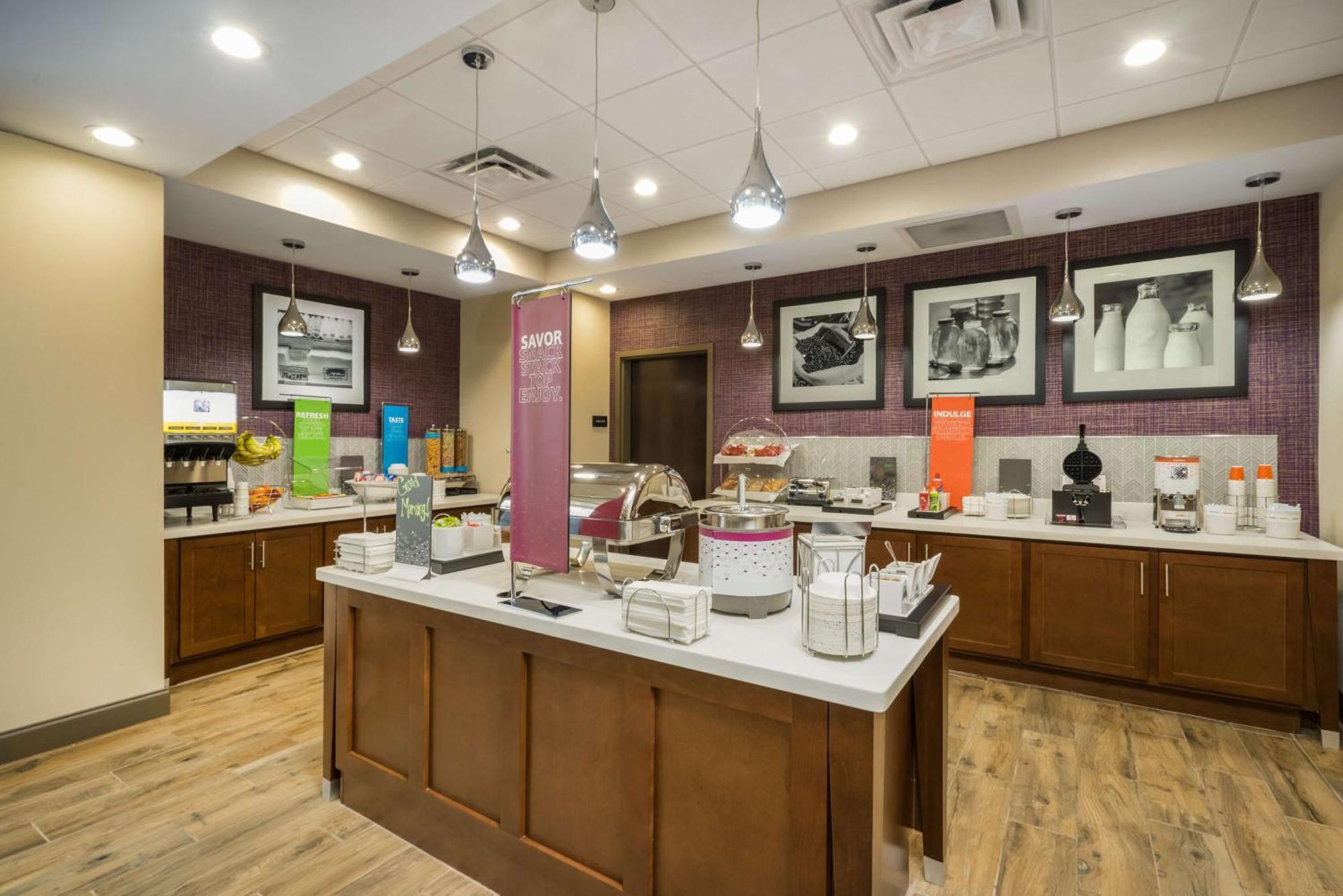 Hampton Inn ניופורט מראה חיצוני תמונה