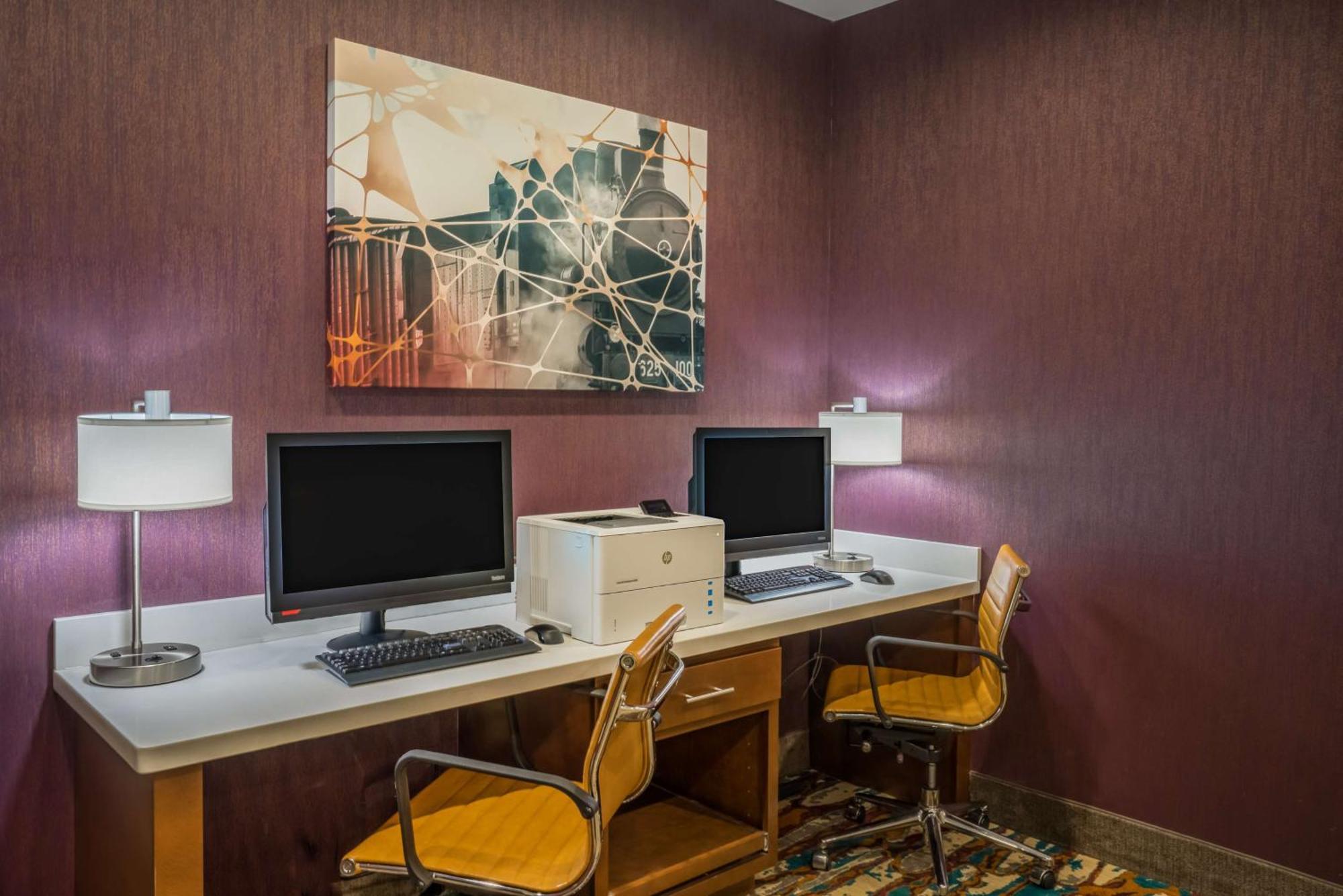 Hampton Inn ניופורט מראה חיצוני תמונה