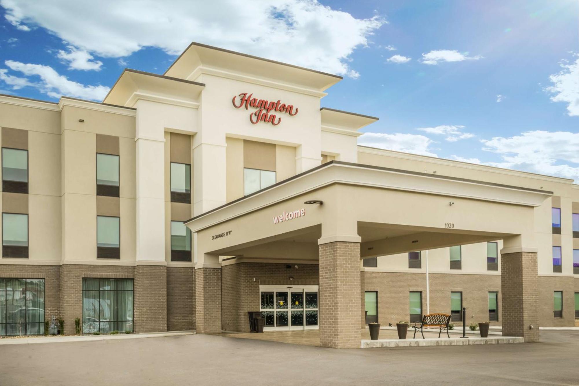 Hampton Inn ניופורט מראה חיצוני תמונה
