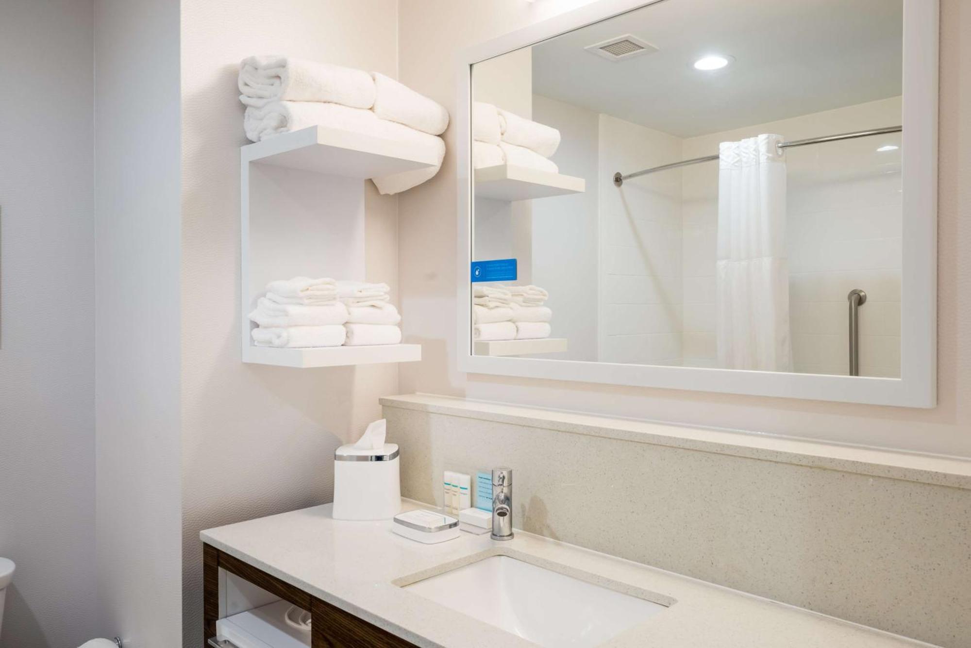 Hampton Inn ניופורט מראה חיצוני תמונה